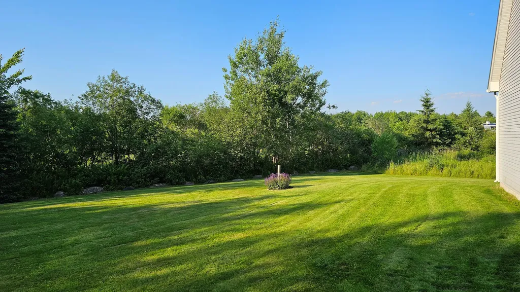 82 Chestnut Trail Bangor ME 04401