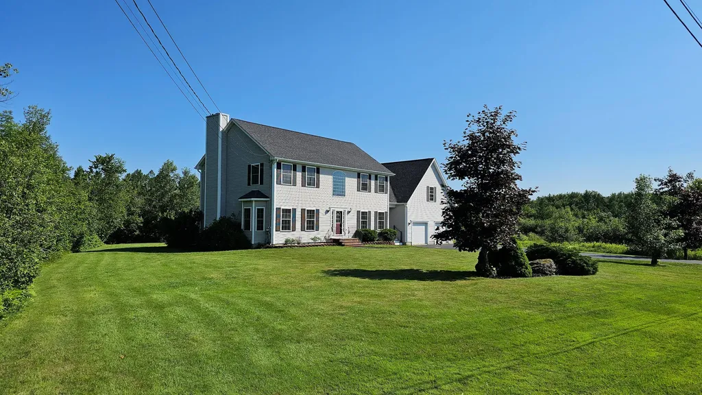 82 Chestnut Trail Bangor ME 04401