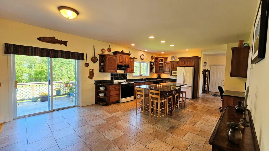 82 Chestnut Trail Bangor ME 04401