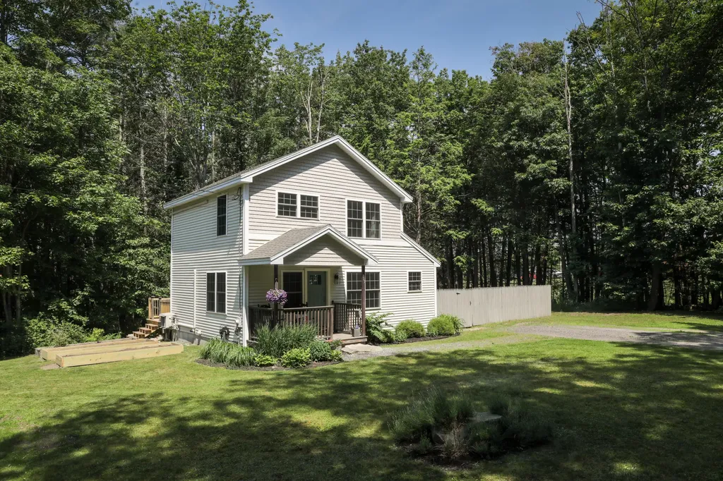 17 Oak Avenue Freeport ME 04032