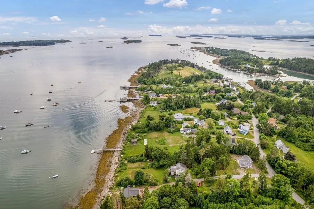 8 Eberly Harpswell ME 04079