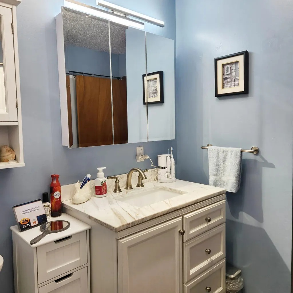 17 Rolfe Circle Gardiner ME 04345