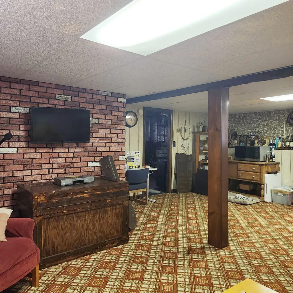 17 Rolfe Circle Gardiner ME 04345