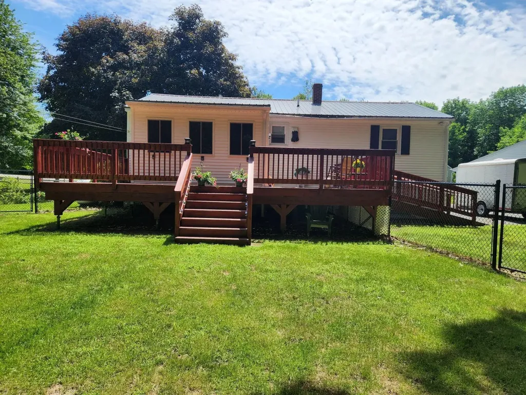 17 Rolfe Circle Gardiner ME 04345