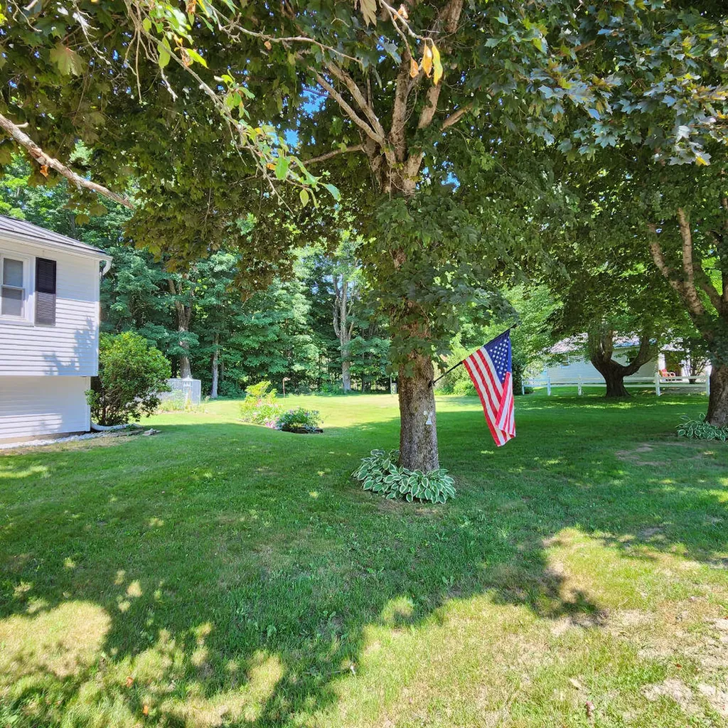 17 Rolfe Circle Gardiner ME 04345