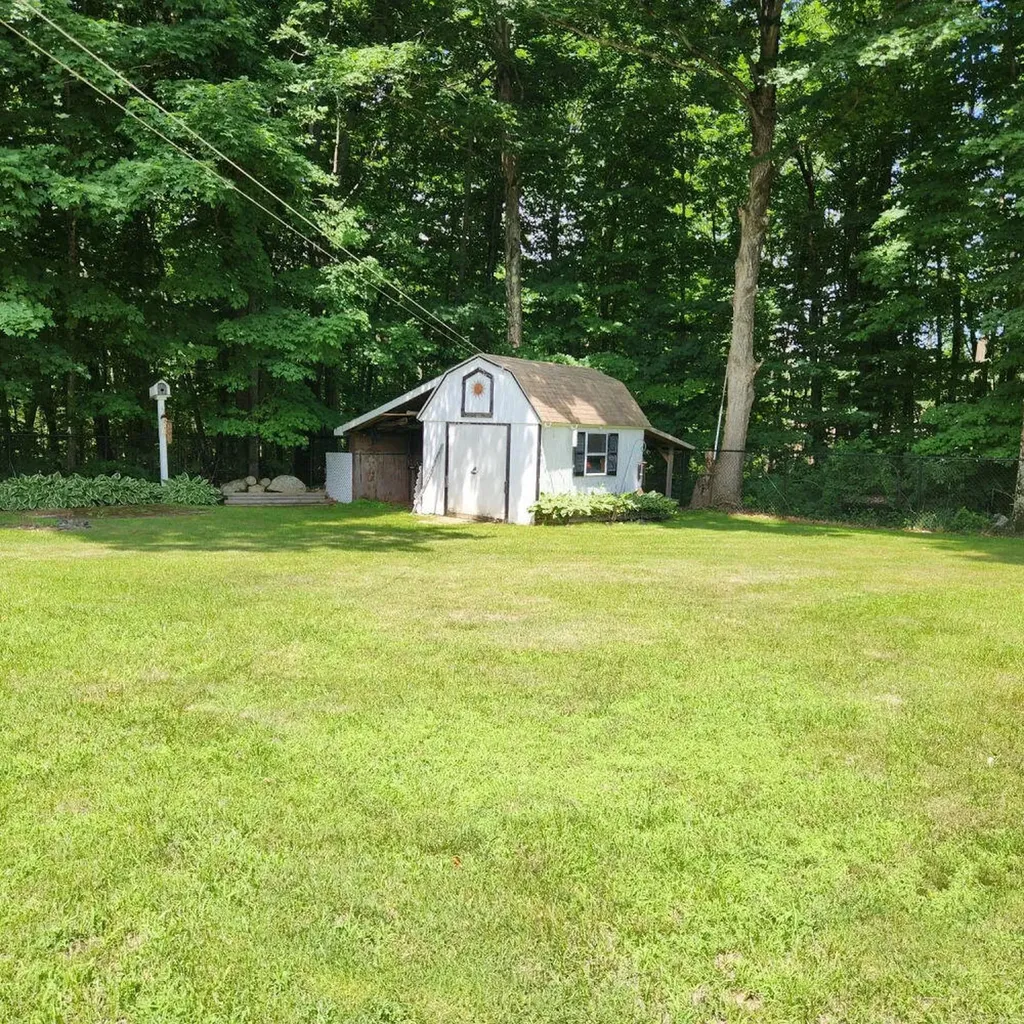 17 Rolfe Circle Gardiner ME 04345