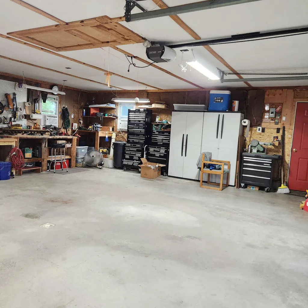 17 Rolfe Circle Gardiner ME 04345