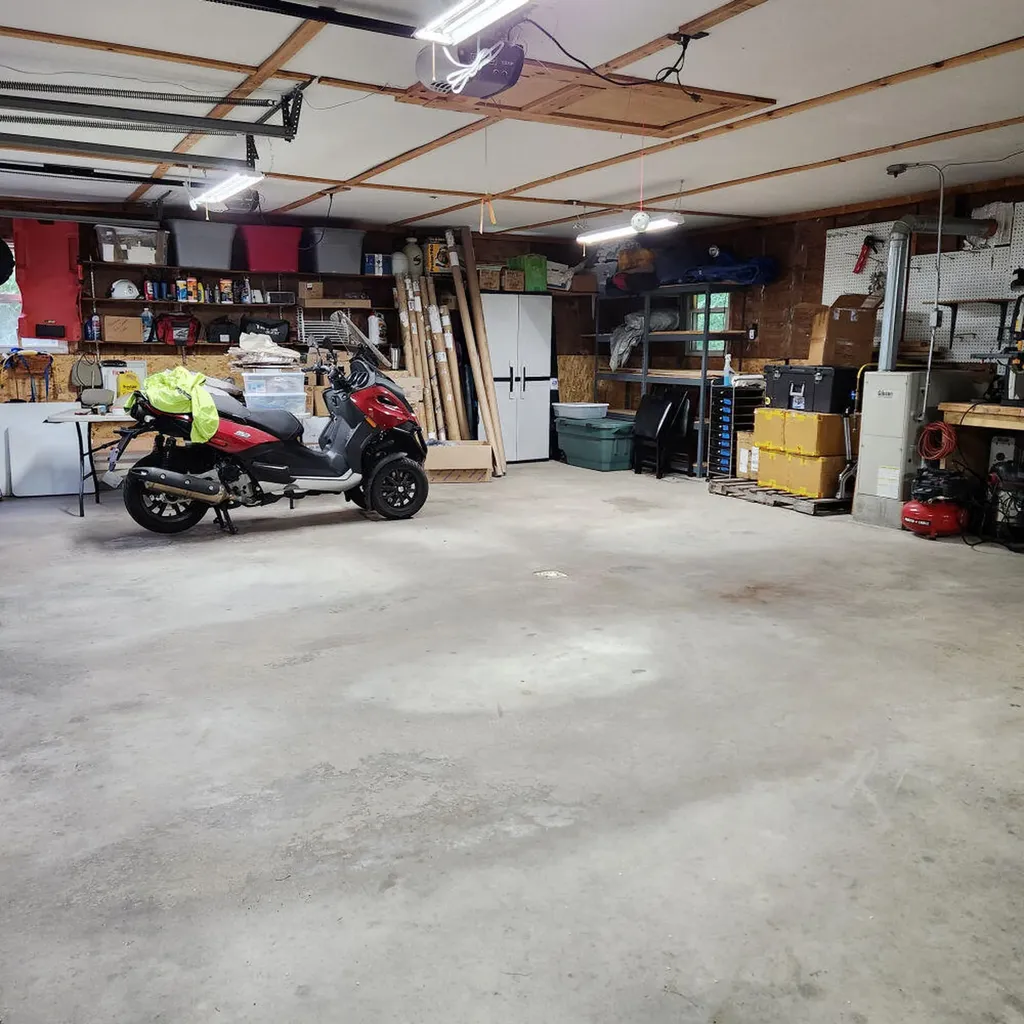 17 Rolfe Circle Gardiner ME 04345