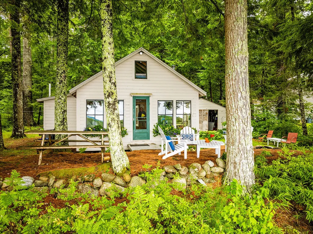 302 Crawfordsburn Lane Union ME 04862