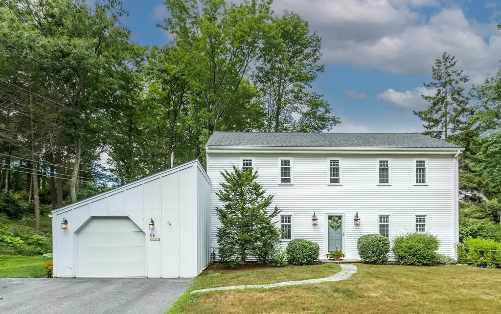 64 Wood Road Cape Elizabeth ME 04107