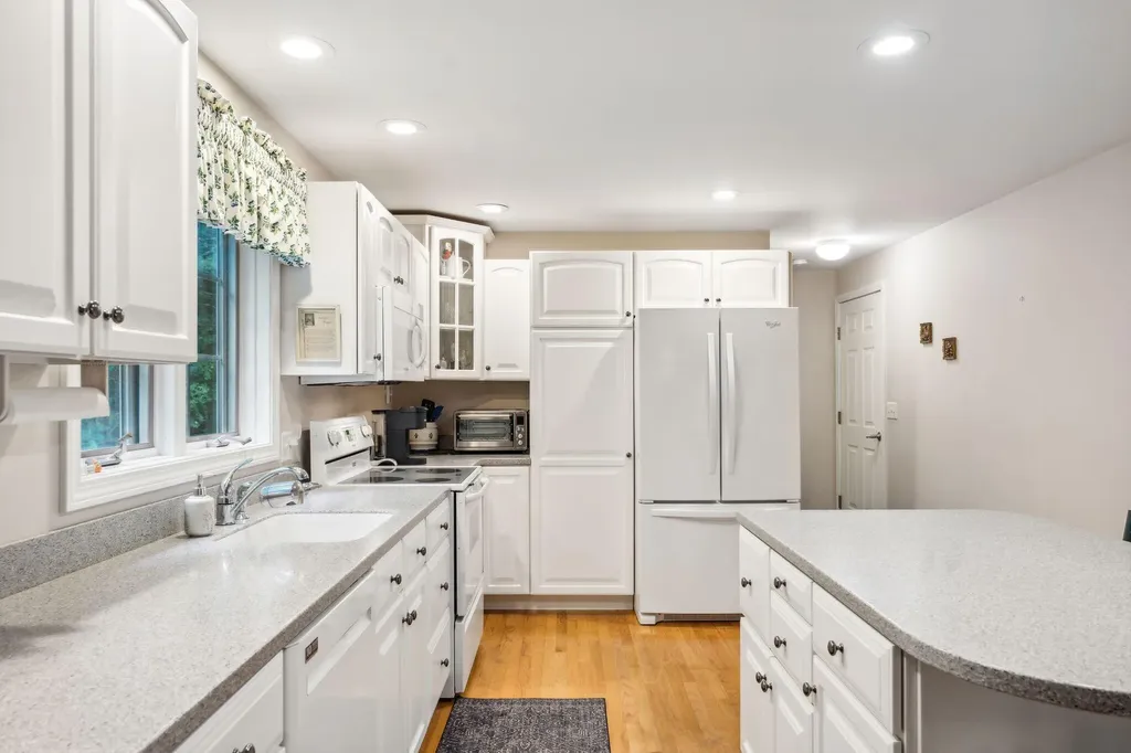 8 Brian Drive Brunswick ME 04011
