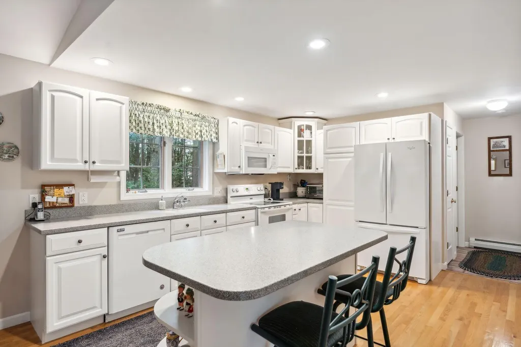 8 Brian Drive Brunswick ME 04011