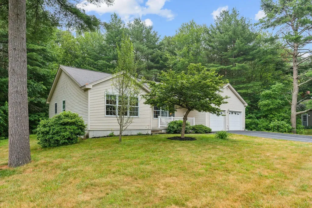 8 Brian Drive Brunswick ME 04011
