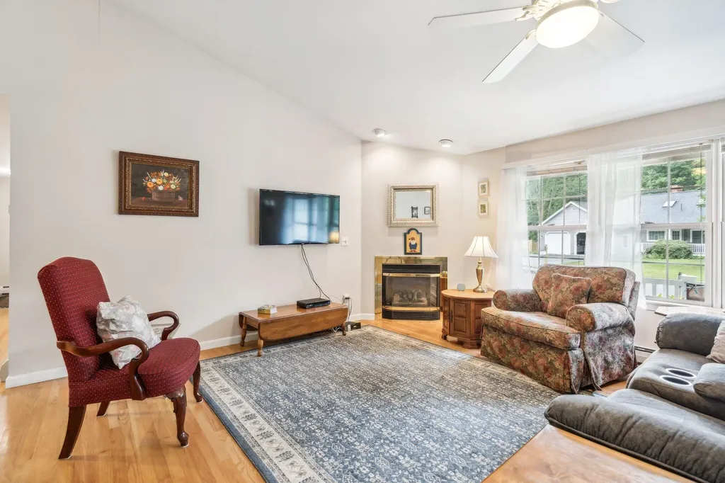 8 Brian Drive Brunswick ME 04011