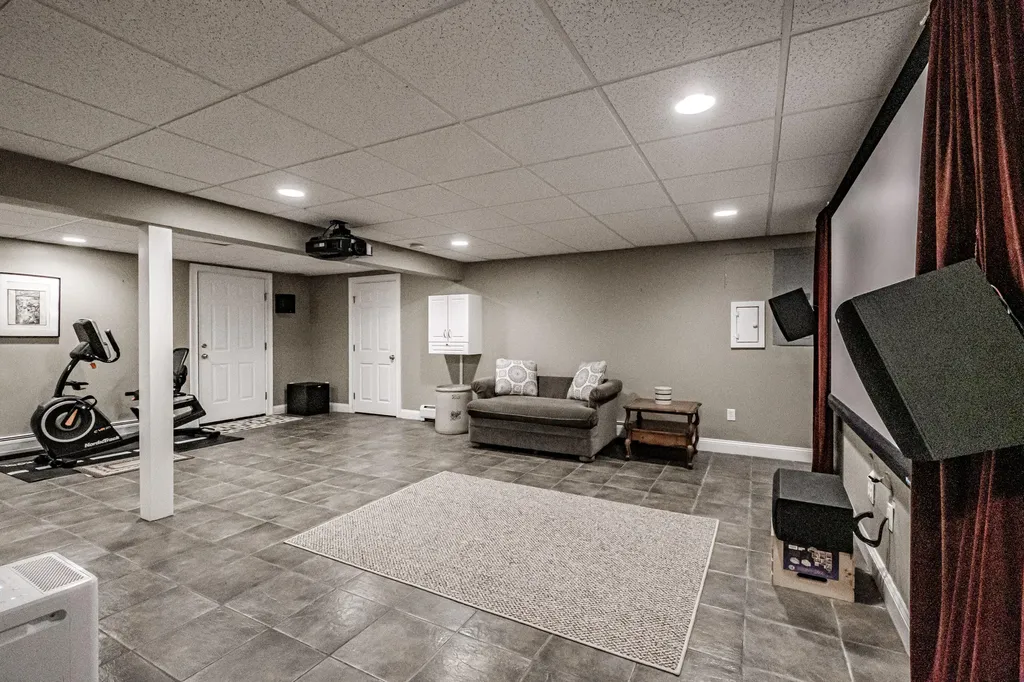 8 Goldenwood Drive Scarborough ME 04074