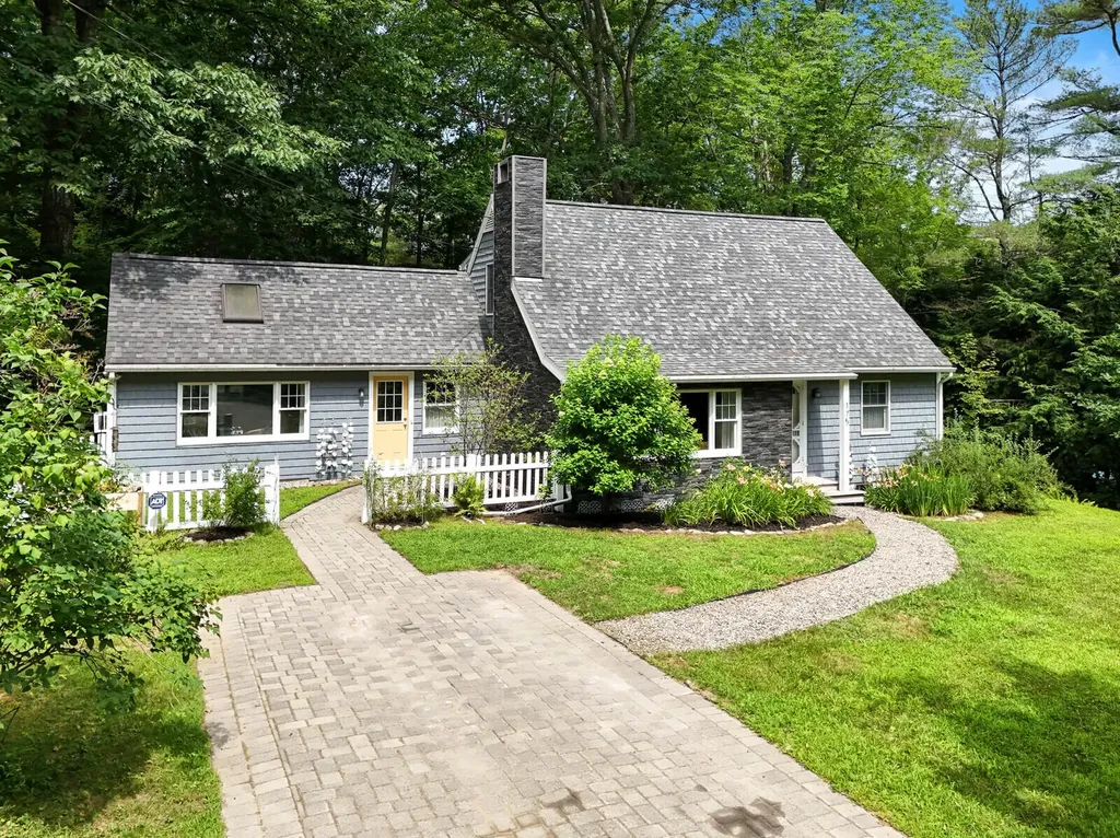 175 Pond Road Manchester ME 04351
