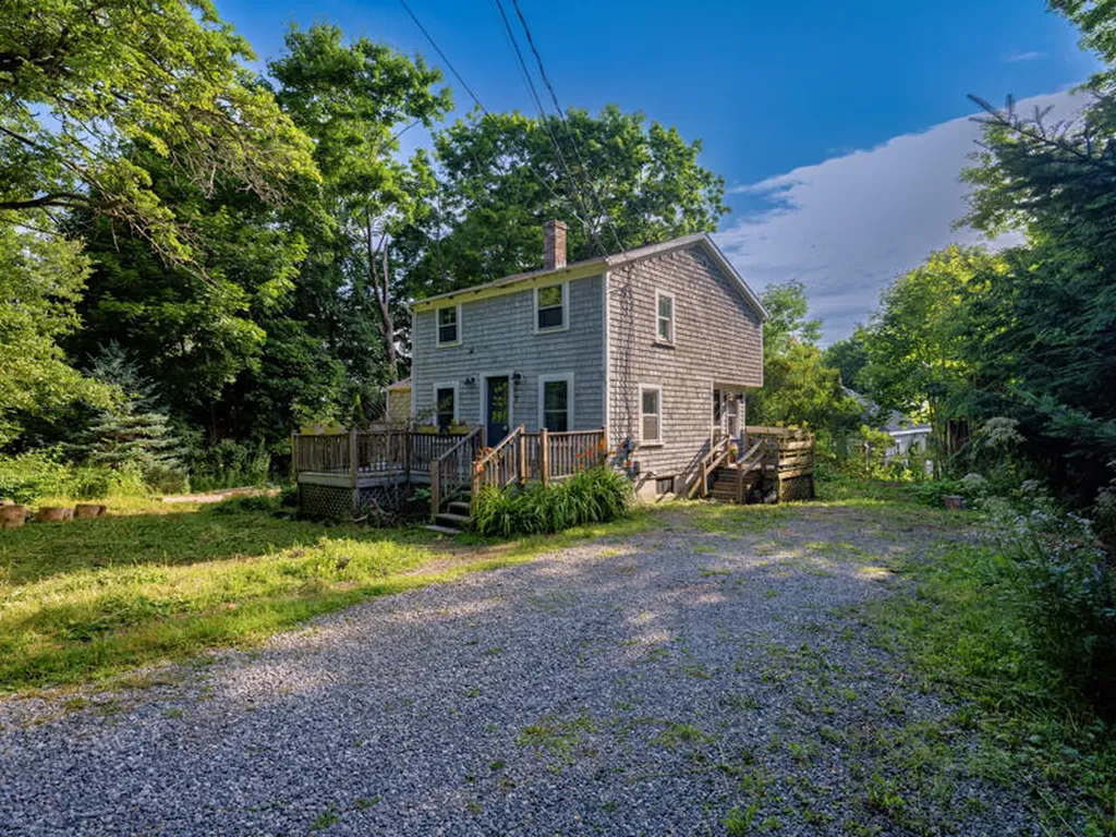 17 Dunton Avenue Rockland ME 04841