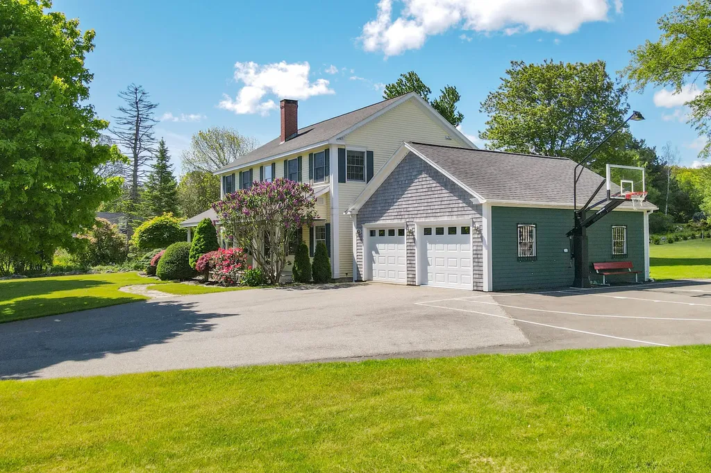 2 Winding Way Rockport ME 04856