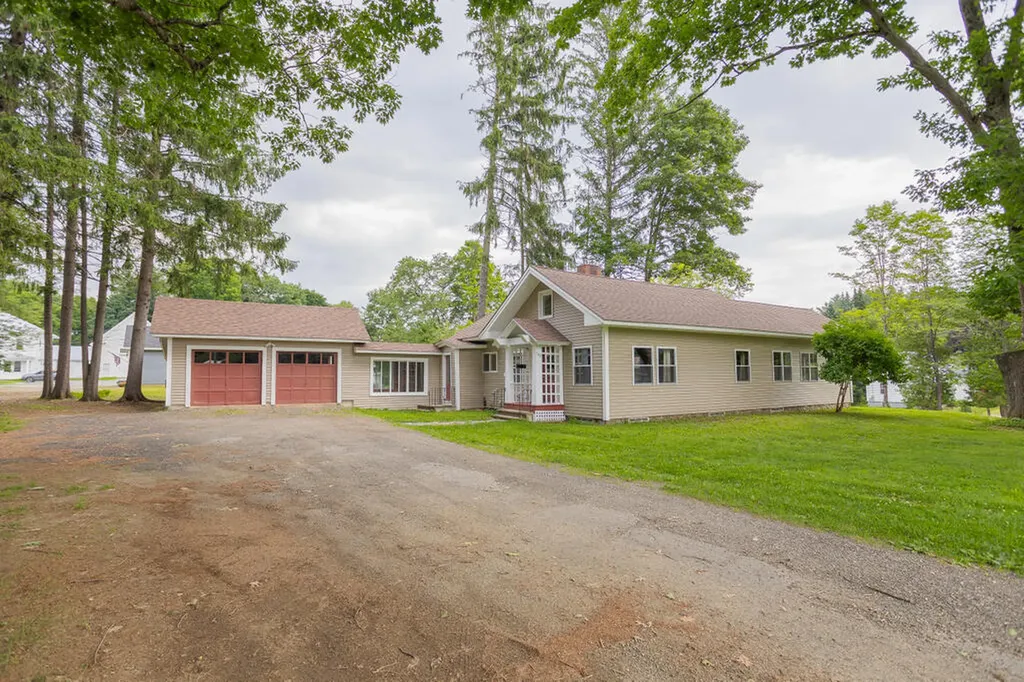 122 Stewart Avenue Farmington ME 04938