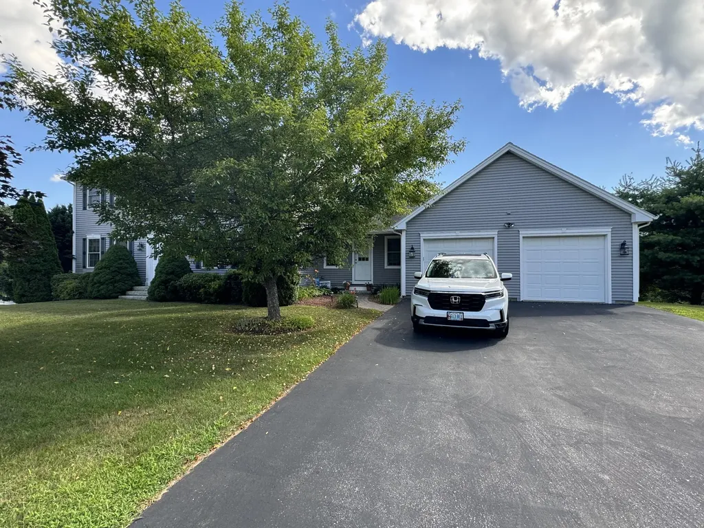 31 Pinnacle Drive Auburn ME 04210