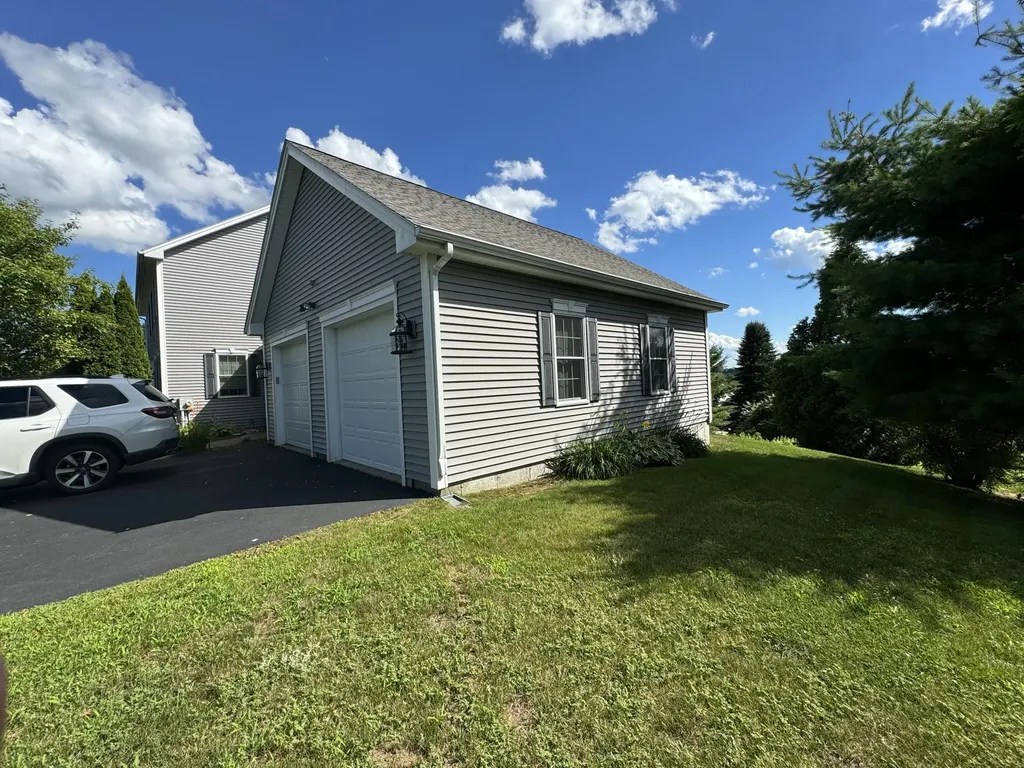 31 Pinnacle Drive Auburn ME 04210