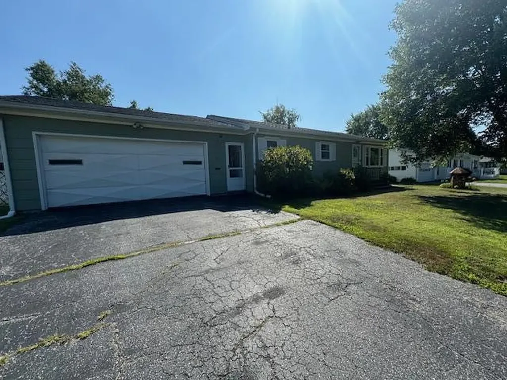21 Bosse Street Lewiston ME 04240