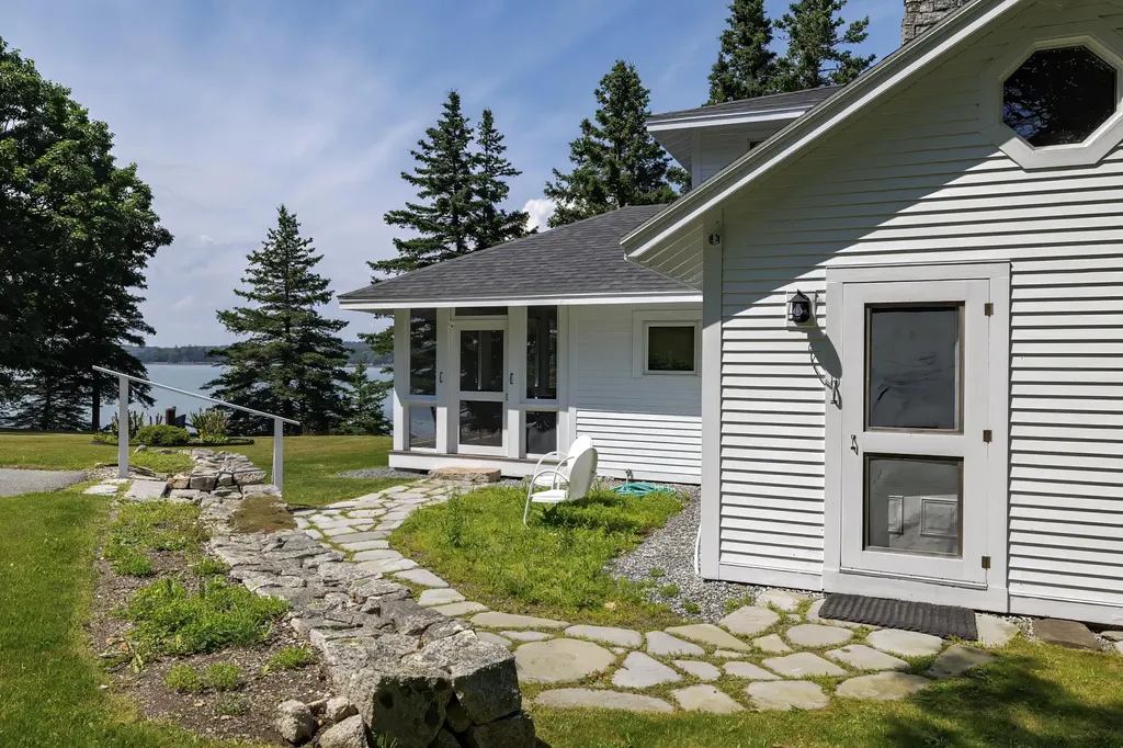 49 Oak Hill Lane Stonington ME 04681