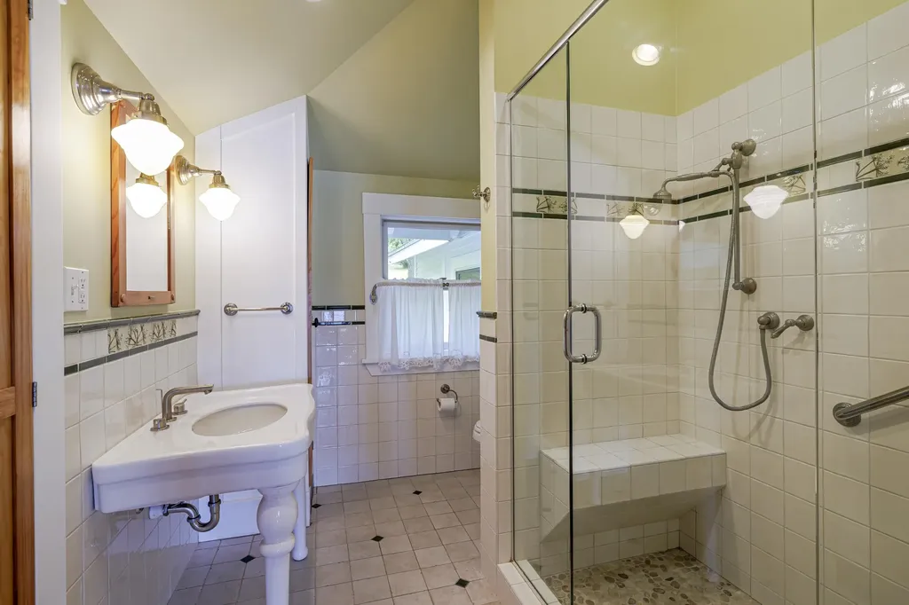 49 Oak Hill Lane Stonington ME 04681