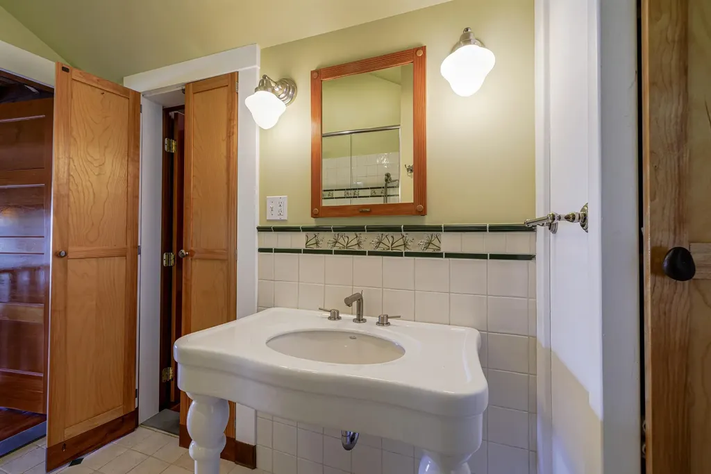 49 Oak Hill Lane Stonington ME 04681
