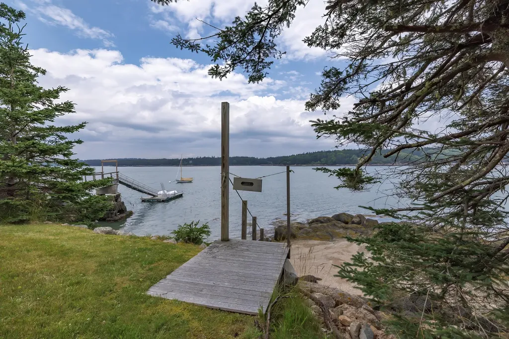 49 Oak Hill Lane Stonington ME 04681
