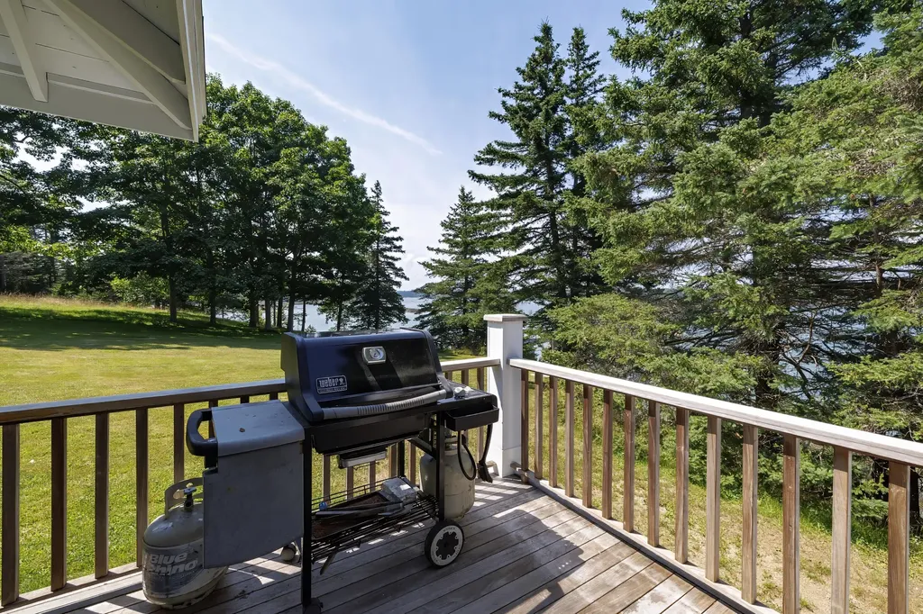 49 Oak Hill Lane Stonington ME 04681
