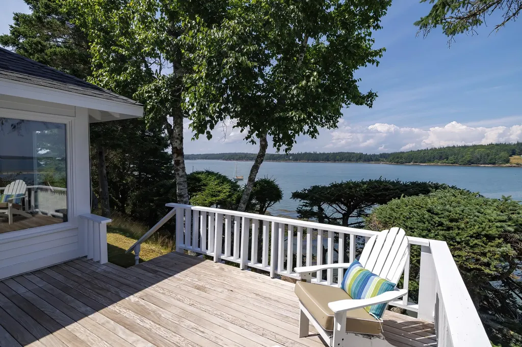 49 Oak Hill Lane Stonington ME 04681