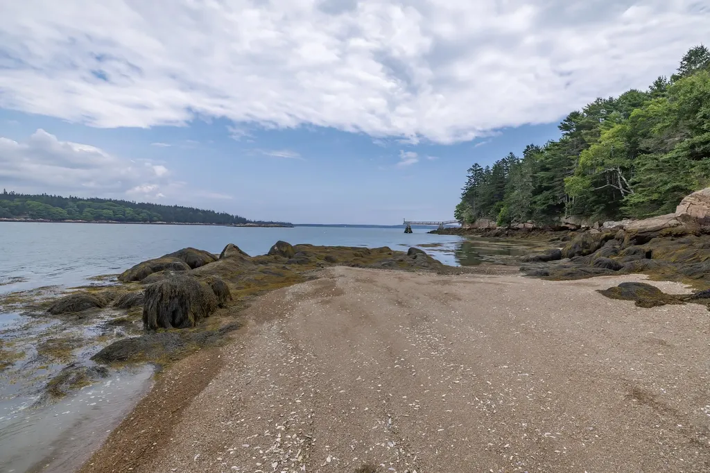 49 Oak Hill Lane Stonington ME 04681