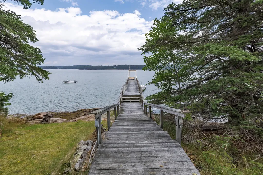 49 Oak Hill Lane Stonington ME 04681