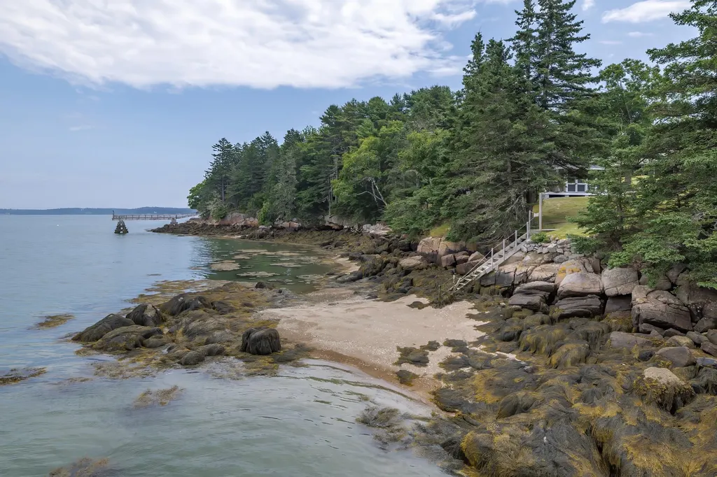 49 Oak Hill Lane Stonington ME 04681