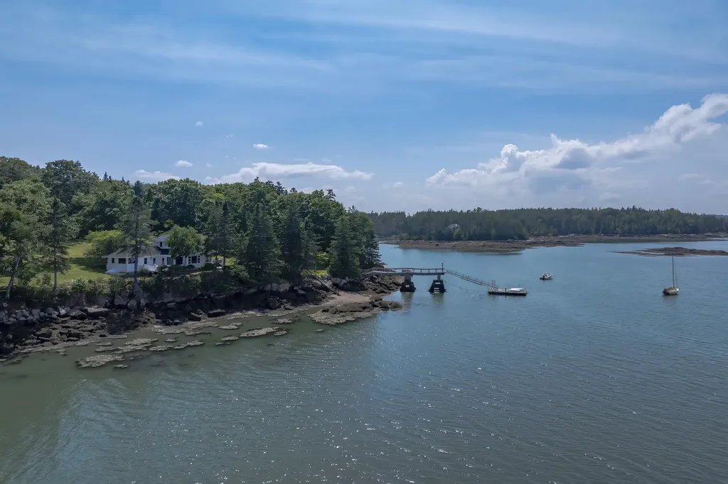 49 Oak Hill Lane Stonington ME 04681