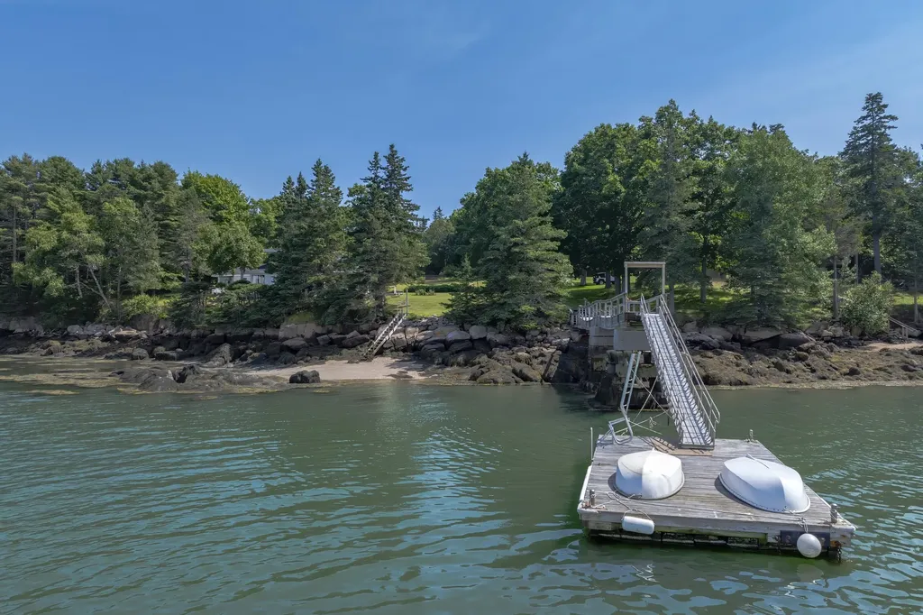 49 Oak Hill Lane Stonington ME 04681