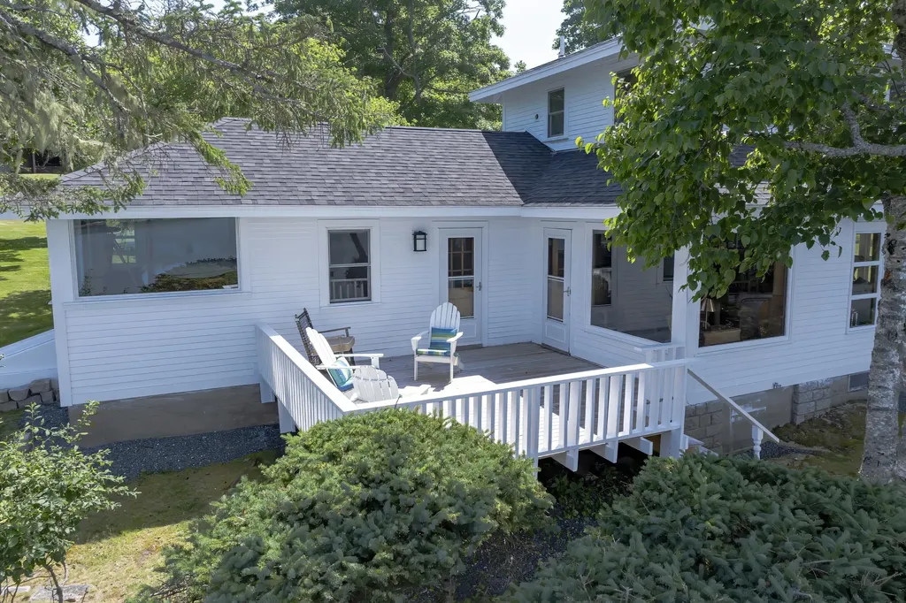 49 Oak Hill Lane Stonington ME 04681
