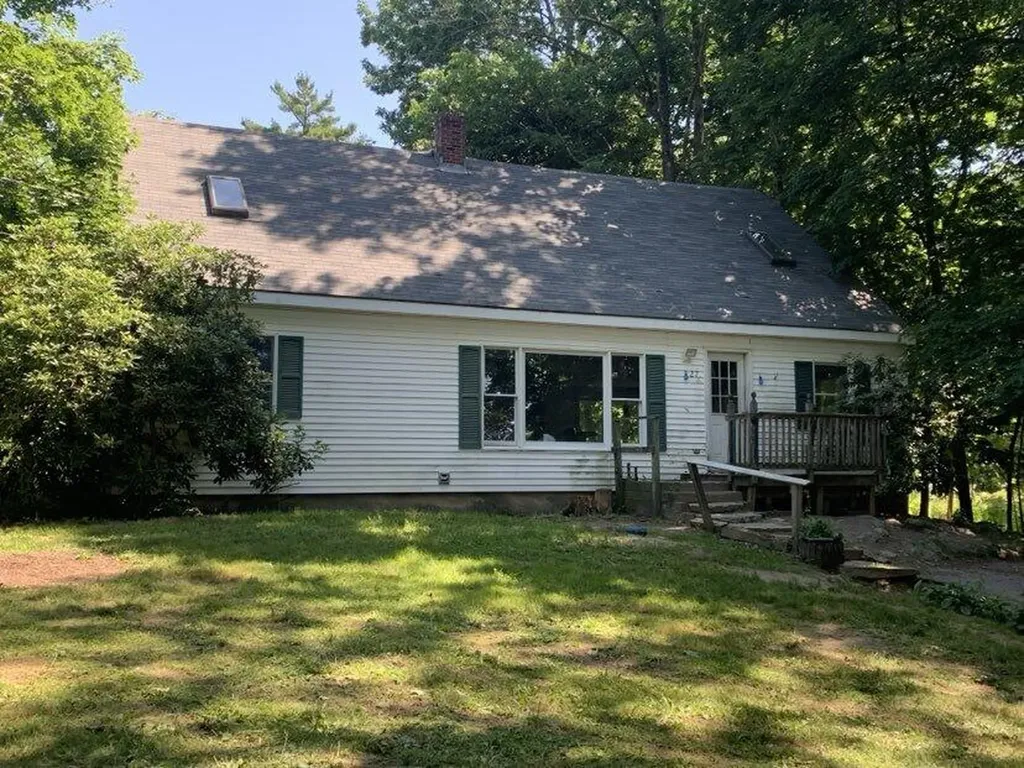 27 Bradford Road Wiscasset ME 04578