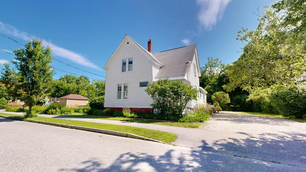 181 Whitney Street Auburn ME 04210
