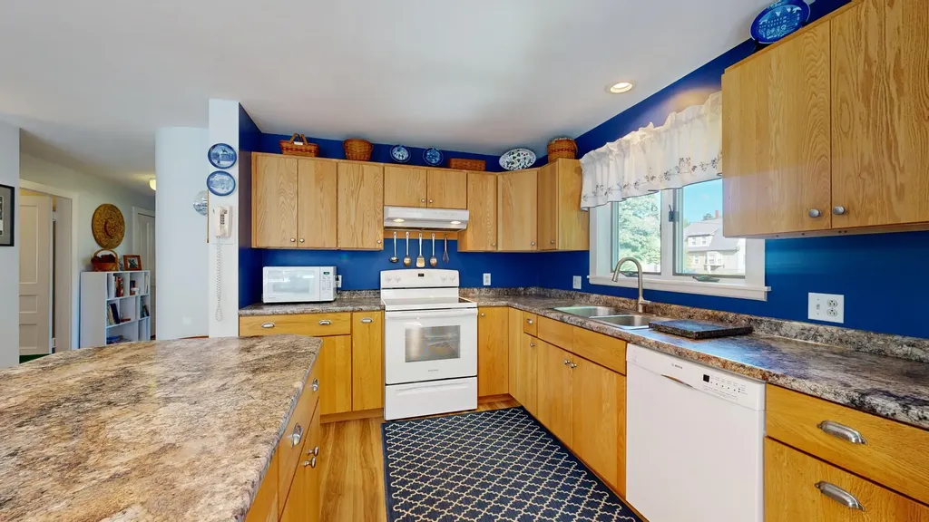 181 Whitney Street Auburn ME 04210