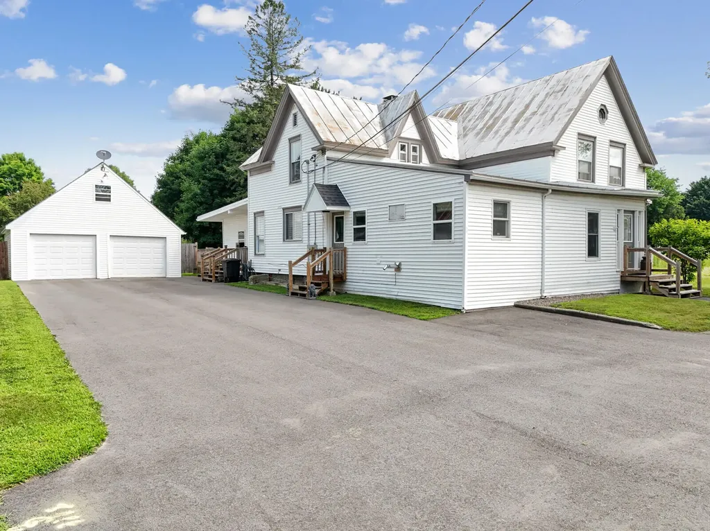 16 Park Street Madison ME 04950