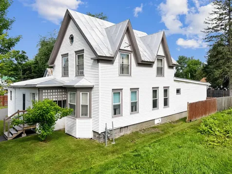 16 Park Street Madison ME 04950