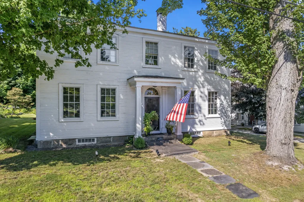 19 Washington Street Wiscasset ME 04578