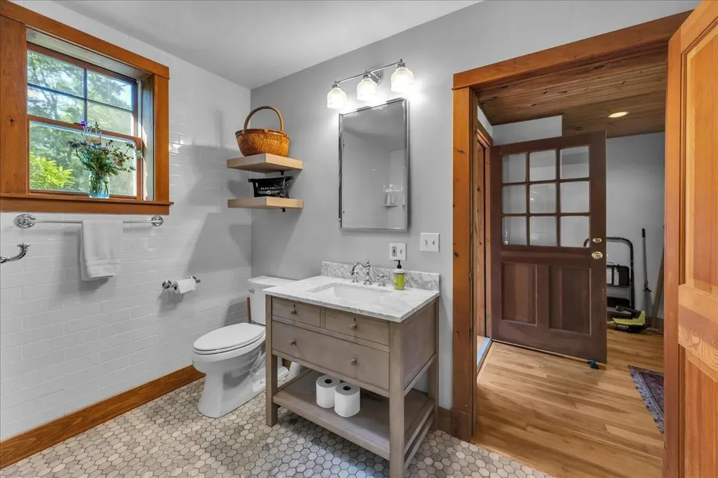 62 York Road Blue Hill ME 04614