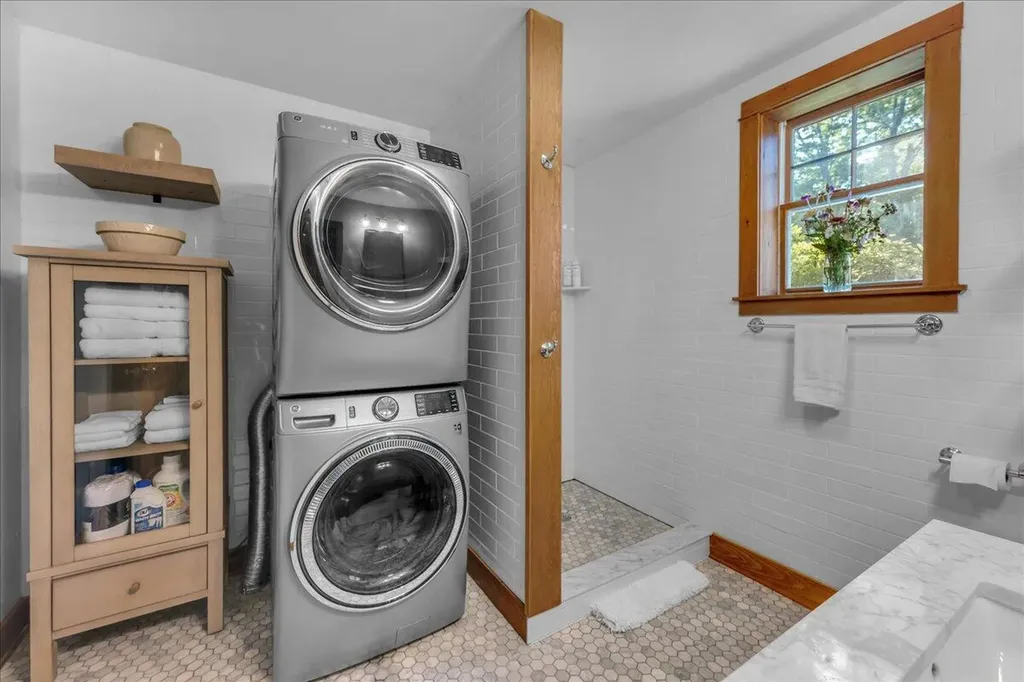 62 York Road Blue Hill ME 04614