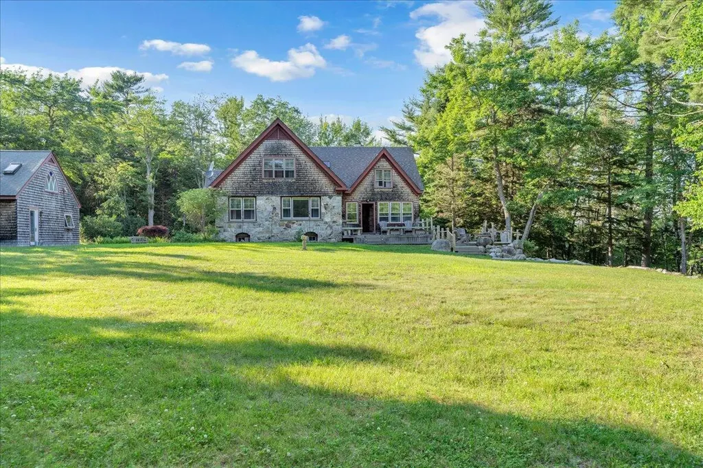 62 York Road Blue Hill ME 04614