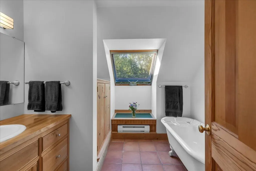 62 York Road Blue Hill ME 04614