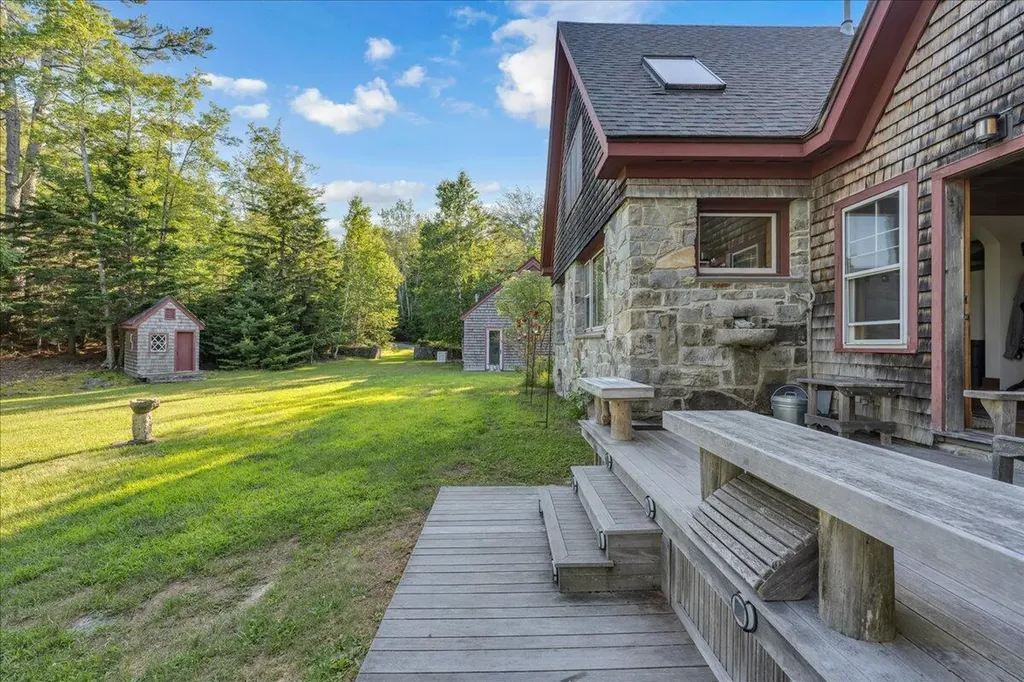 62 York Road Blue Hill ME 04614