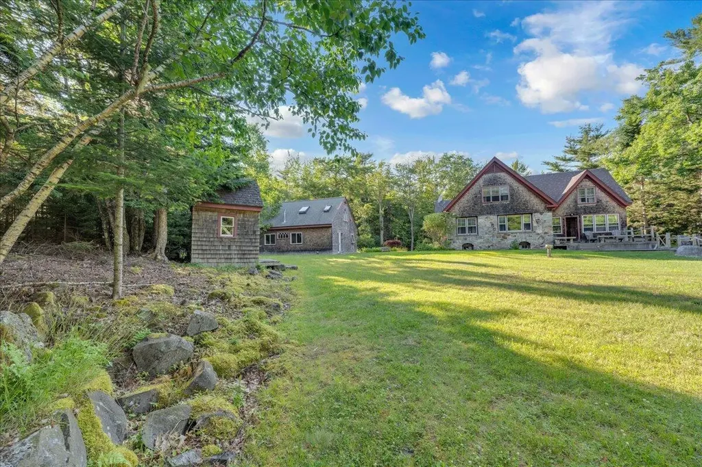 62 York Road Blue Hill ME 04614